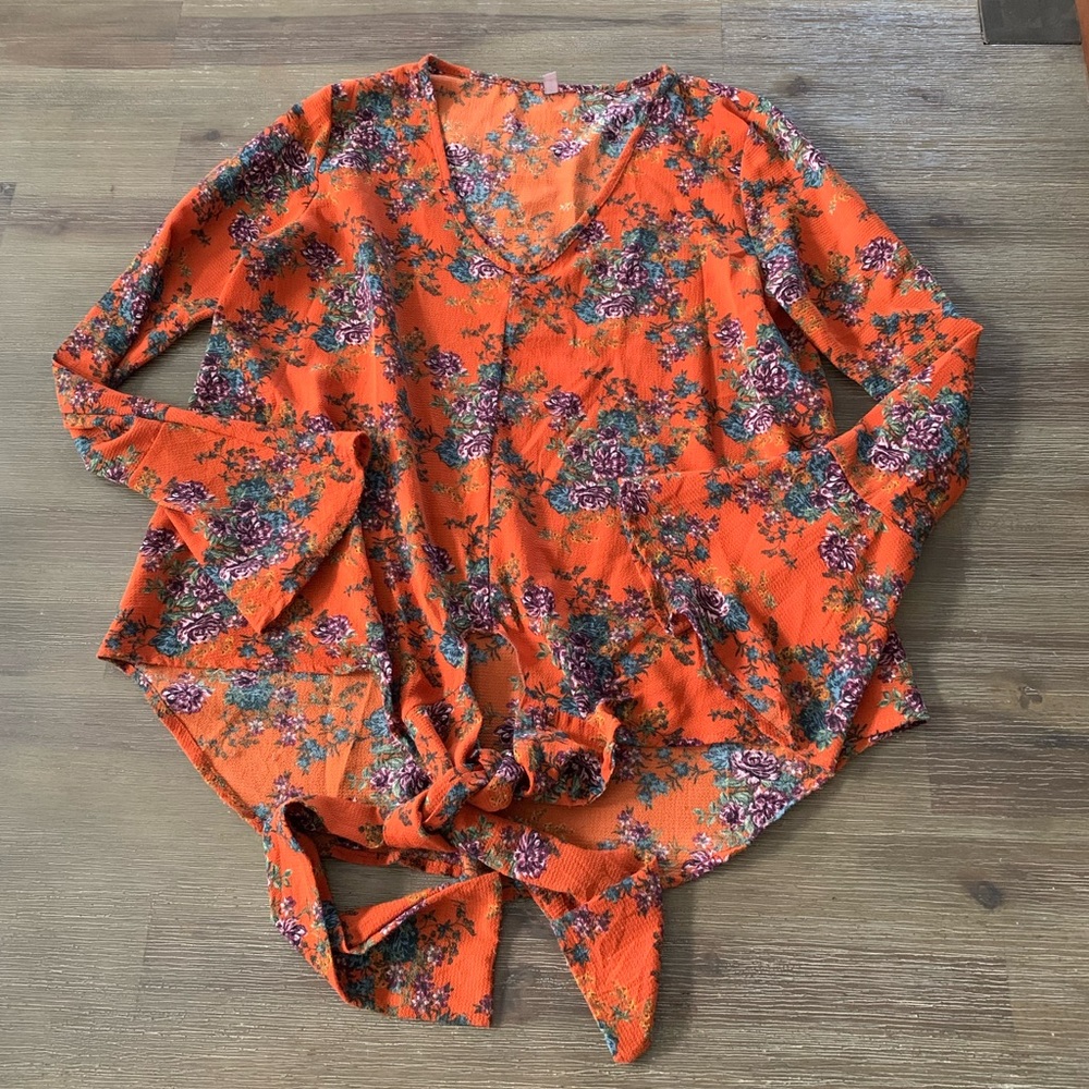 🟡EUC🟡 Beautiful Burnt Orange Floral Bell Sleeve Blouse by Acting Pro - Size L